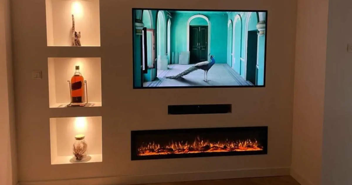 Installatie van een tv-wand op maat