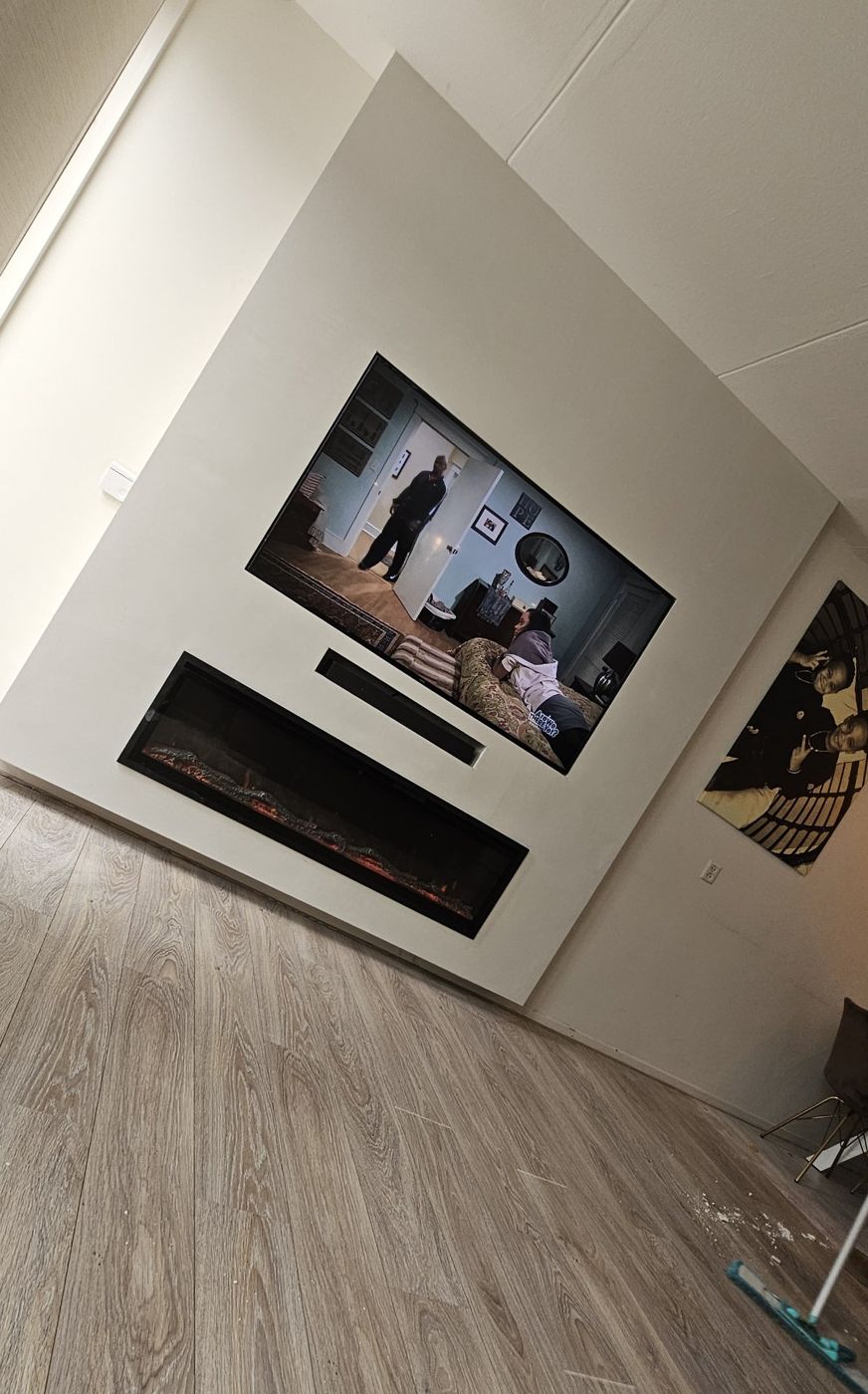 Tweede cinewall in Putten met verzonken tv, soundbarnis en sfeerhaard, foto 4