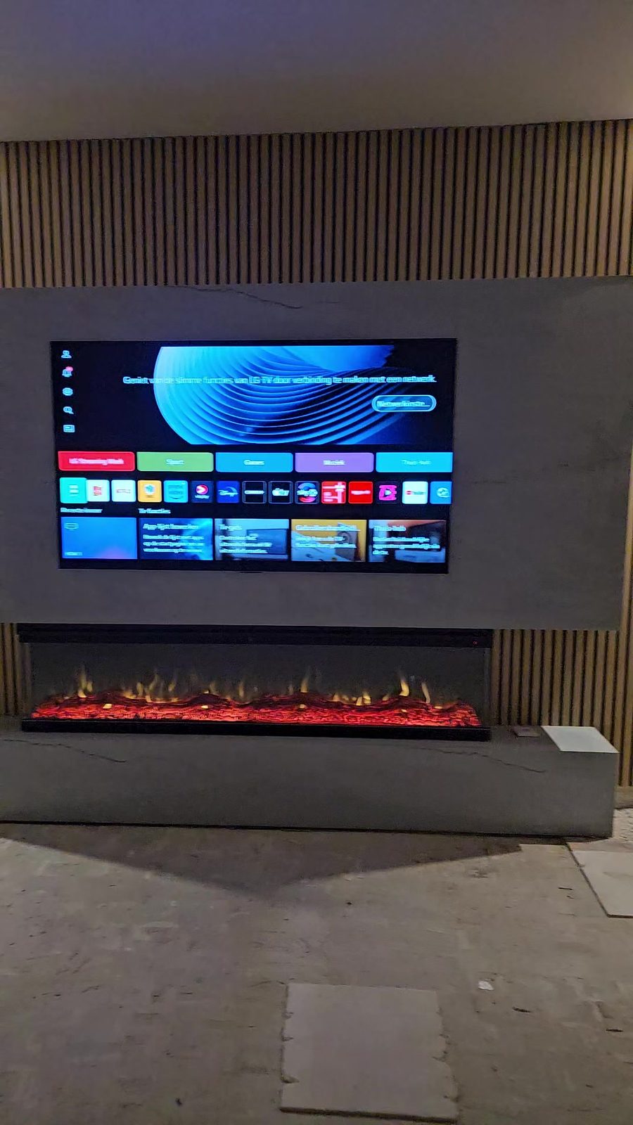 3D-sfeerhaard op een bank in natuursteenlook onder de tv in Utrecht