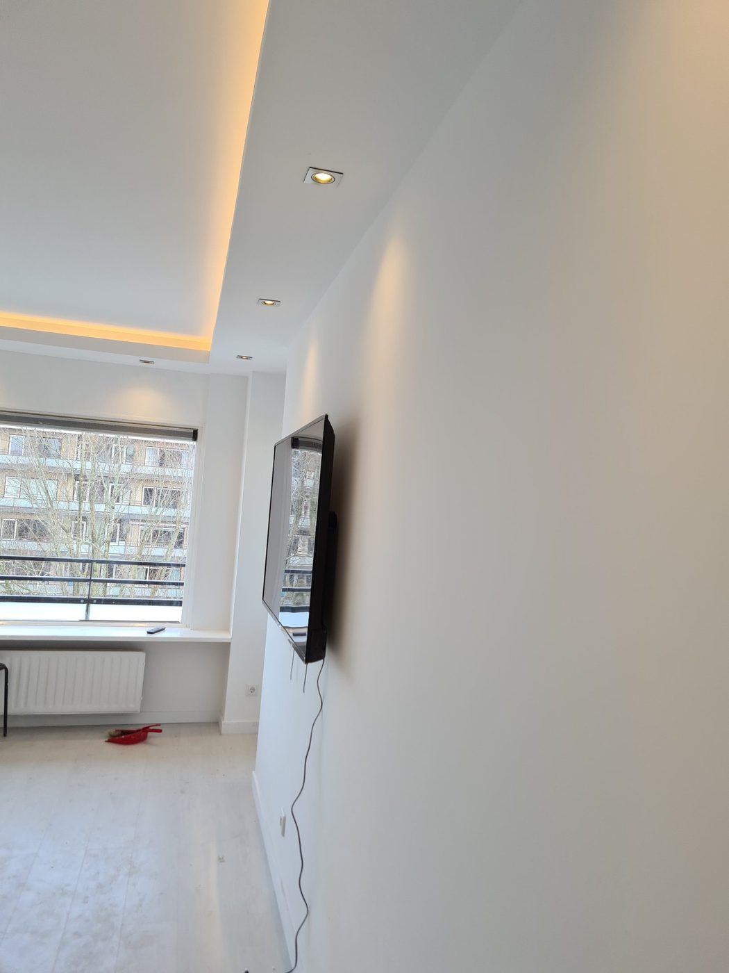 Koof en verlaagd plafond laten maken in Amersfoort 2 Verlaagd plafond met spots en LED-koof langs de wand