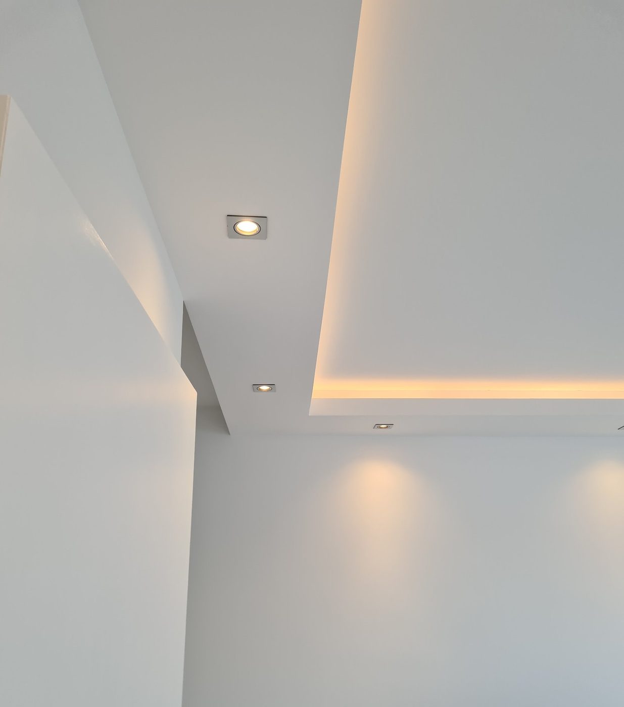 Koof en verlaagd plafond laten maken in Amersfoort 4 Verlaagd plafond met LED-koof en inbouwspots