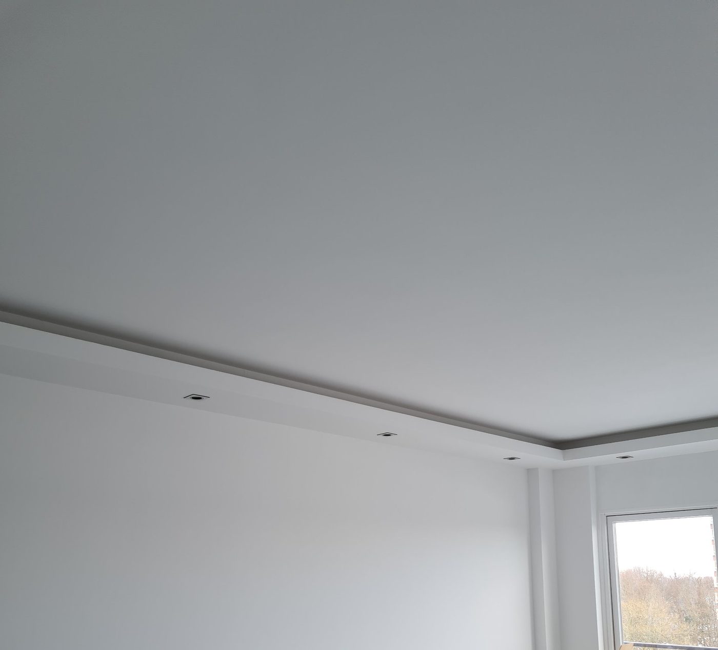 Koof en verlaagd plafond laten maken in Apeldoorn 4 Koof langs het plafond met inbouwspots