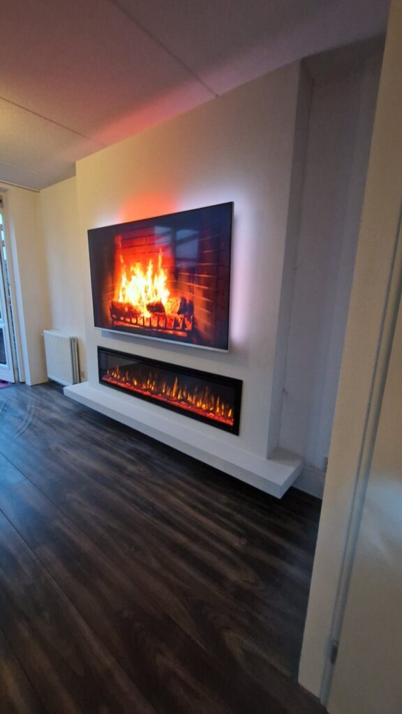 Cinewall voor en na: sfeerhaard en zwevende plank in Lelystad 6 Lange zwevende plank onder de sfeerhaard van de cinewall in Lelystad